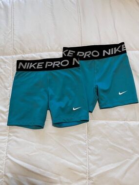 Kids Nike Pro Dri-FIT  Turquoise/Black Shorts -  Size M